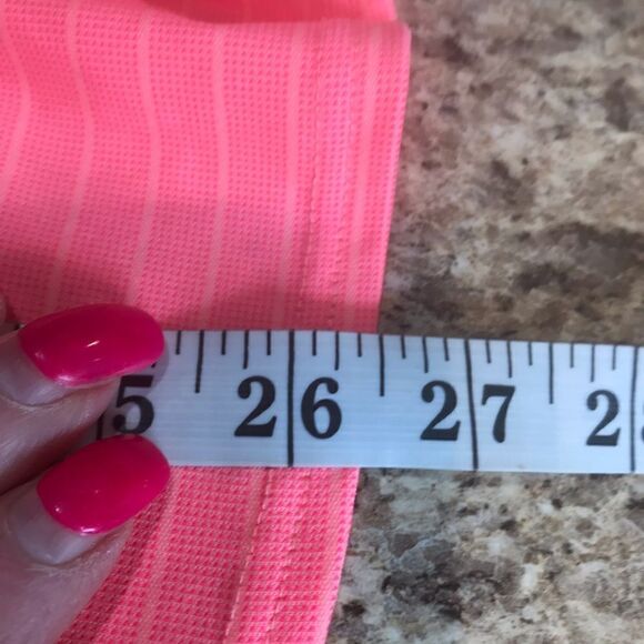 Mariko Size medium sleeveless athletic top - Picture 4 of 9